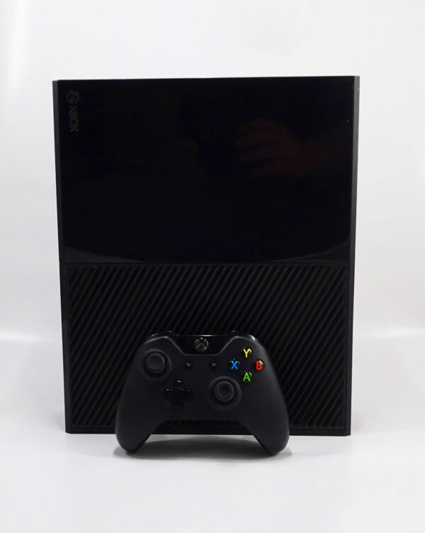 Xbox One 500GB Sort M Controller (MODEL 1540)