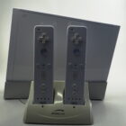 Nintendo Wii Med 2 Genopladelig Wii Remote Controller & Oplader - Hvid